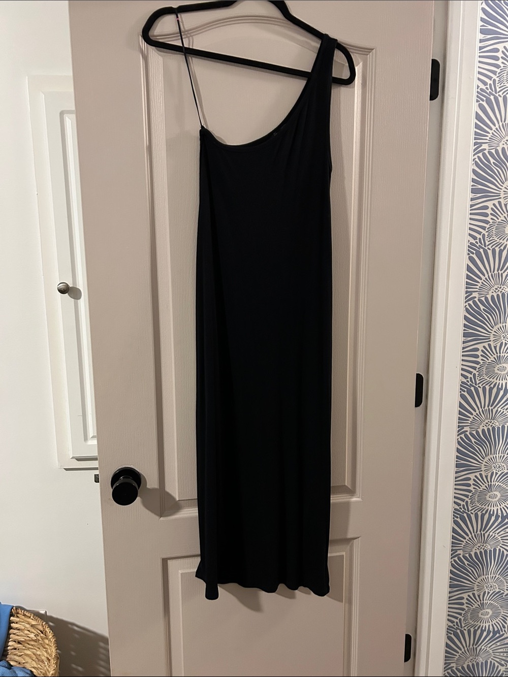 41 Hawthorn One-Shoulder Black Midi Dress